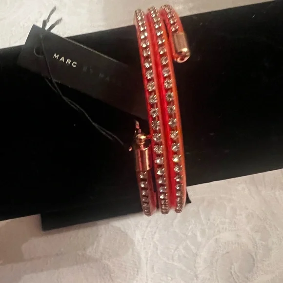 Marc Jacobs Bracelet with Crystal Accents. Knockout Pink - Picture 1 of 2